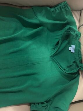 🔥👗Join my LIVE Closet Clear Out…..CeCe Emerald Green Pleated Women's Blouse